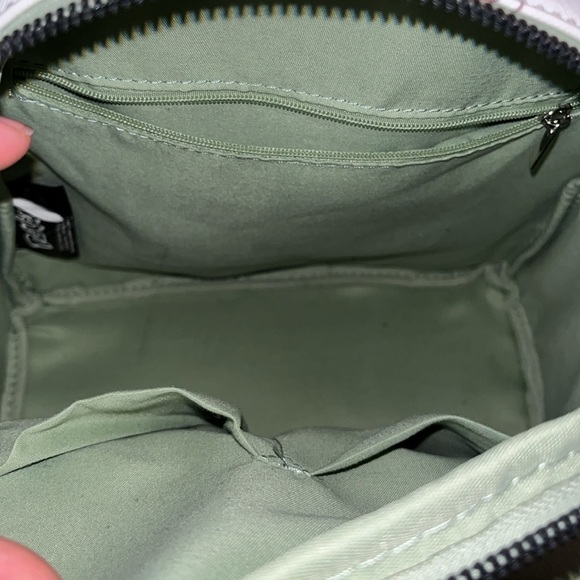 Slightly damaged Pokemon mini backpack - Picture 4 of 4